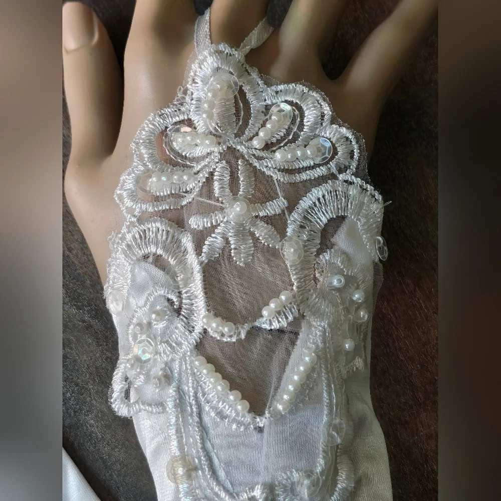 Elegant Bridal White Lace Fingerless Gloves
